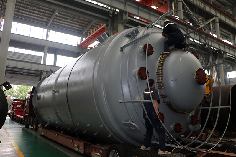 淄博太極10萬升搪玻璃設備發貨現場